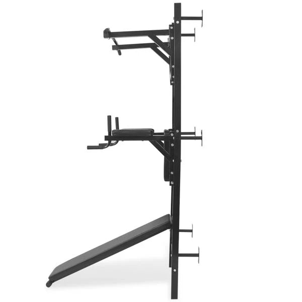 Tour de musculation murale en situation d'utilisation, exercice de tractions